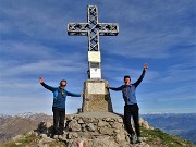 05 Alla croce di vetta del Monte Alben (2019 m)